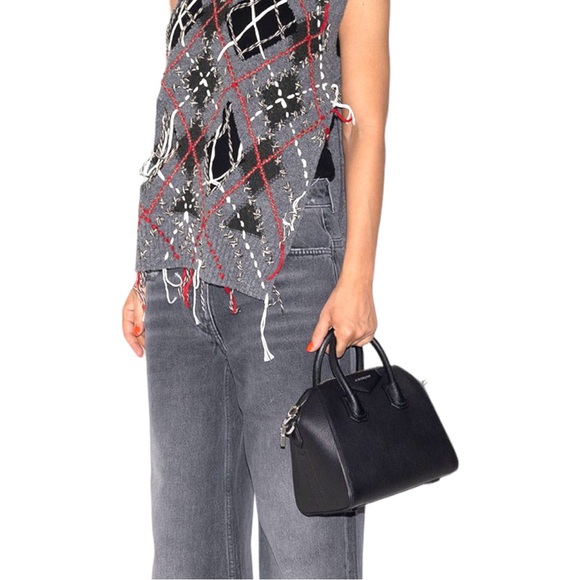 👜 🆕 Givenchy Antigona Mini Grained Leather Bag in color Black - Picture 7 of 11